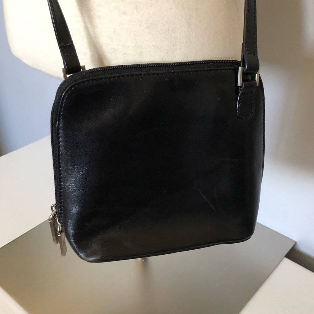 HOBO International Black Leather Zip Around Wallet Crossbody GUC